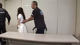 Роми падна на дивана ...