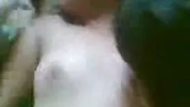 Възбудена домакиня с ...