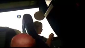 Schoolgirl гледна то ...