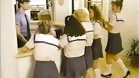 Teen cutie обича да  ...